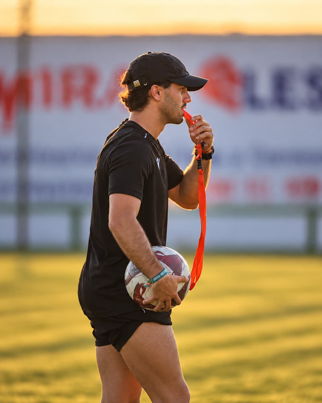 Alejandro Prieto Carvajal entrenando al aire libre — fuerza y equilibrio ALEPROFIT
